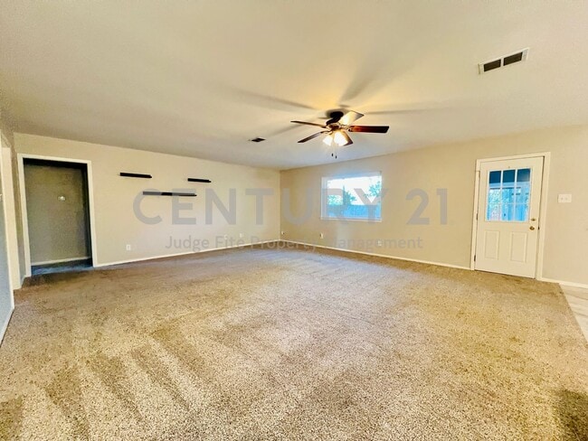 Foto del edificio - Mid-Century, Modern 3/2/2 with Designer Updates in Fort Worth For Rent!