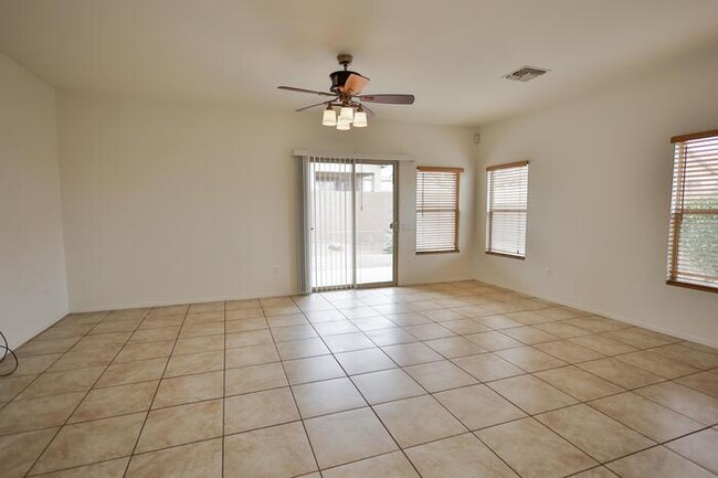 Building Photo - 831 W Calle Valenciana