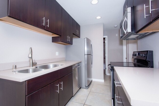 Foto del edificio - 8TH STREET APARTMENTS