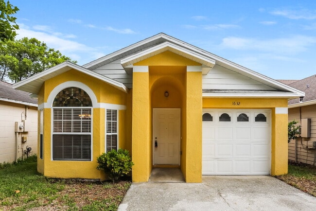 Building Photo - 1632 Chatham Cir