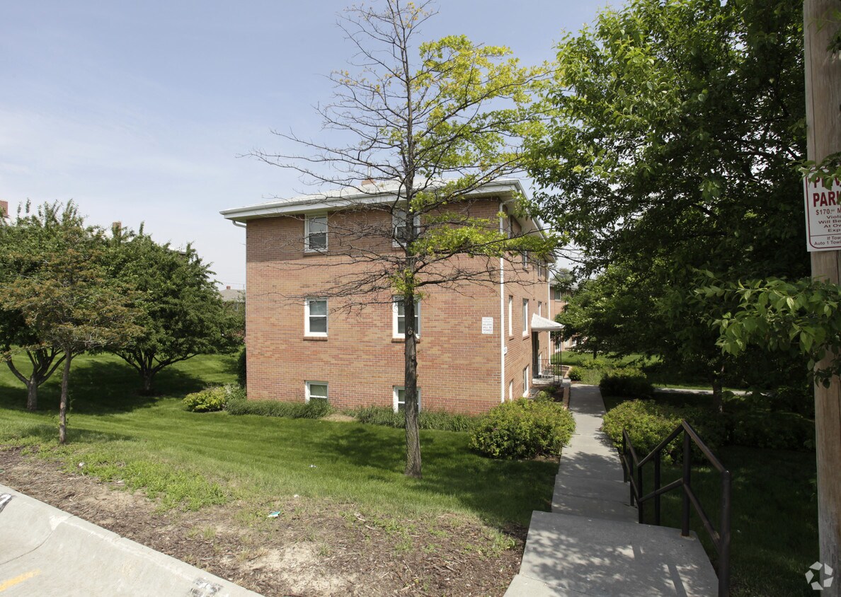 Primary Photo - 1808 N 73rd St