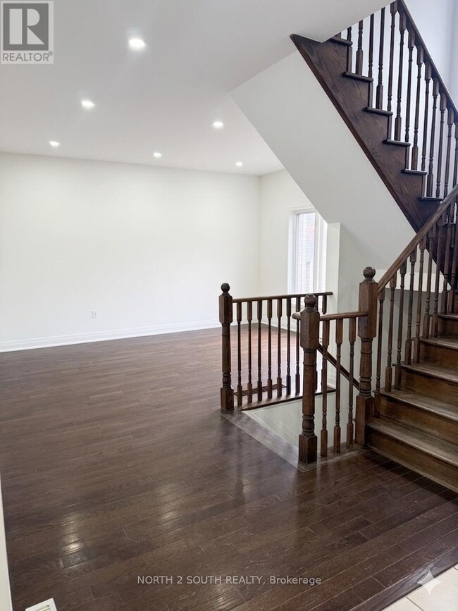 Building Photo - 2271 Whitewood Cres