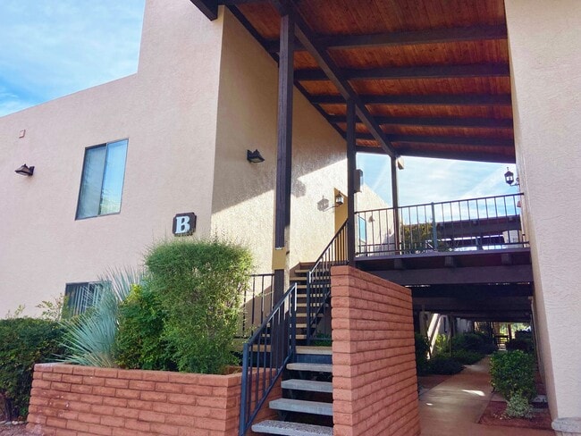 Building Photo - CONDO - OAK CREEK ESTADOS - VILLAGE OF OAK CREEK