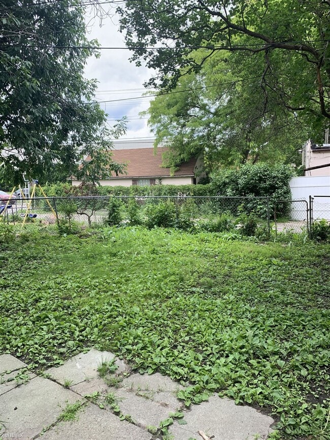 Building Photo - 2 br, 1 bath Duplex - 4278 Pitt St Upper Unit