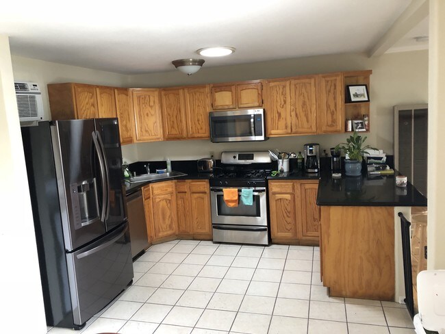 COCINA - 2147 S West View St