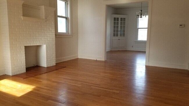 Foto del edificio - 312 W 6th St