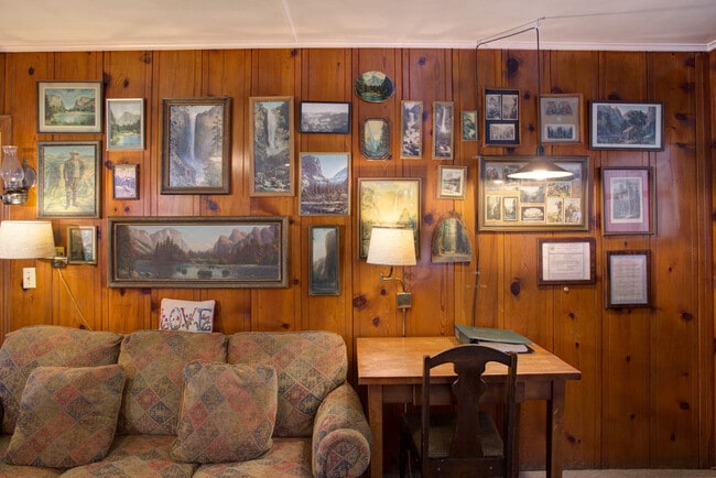 Foto del edificio - 8012 Chilnualna Falls Rd