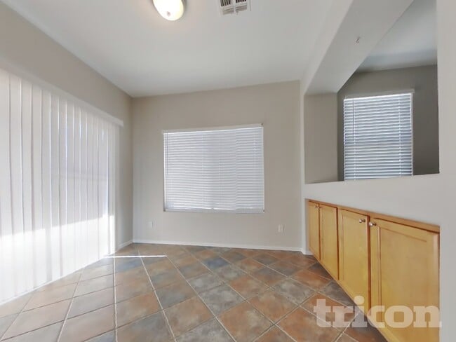 Foto del edificio - 12513 W Washington St