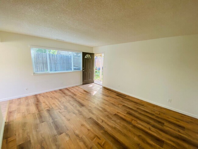 Foto del edificio - 6221 Casita Ave