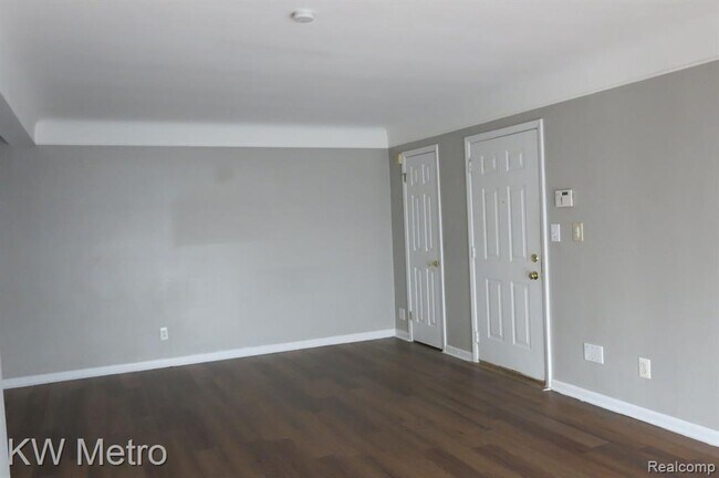 Building Photo - 449 N Eton St