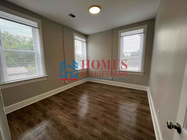 Foto del edificio - One Bedroom Apartment | Upstairs