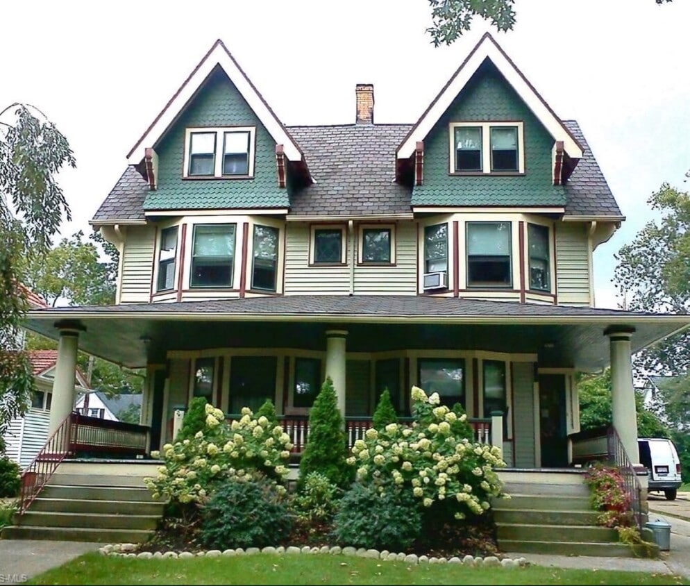 Primary Photo - 1437 W Clifton Blvd