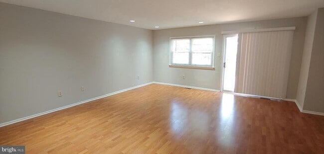 Foto del edificio - 25 Hamlet Dr