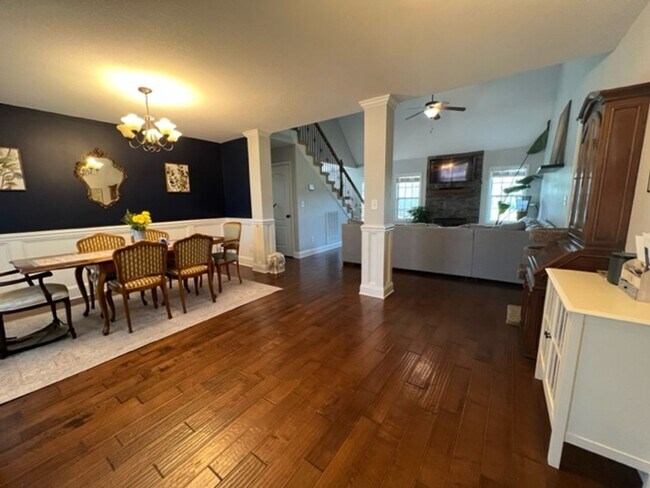 Building Photo - 849 E Accipiter Cir