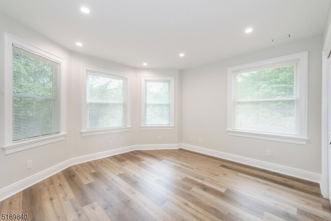 Building Photo - 37 Oak Grove Rd