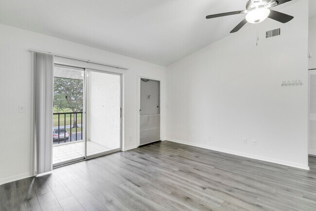 Foto del edificio - 6392 Chasewood Dr