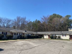 Building Photo - 3901 Lindbergh Dr