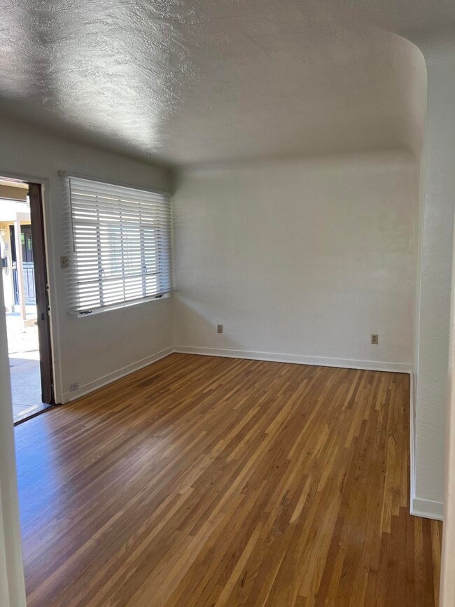 Foto del edificio - 4121 Mesa Verde Ave NE