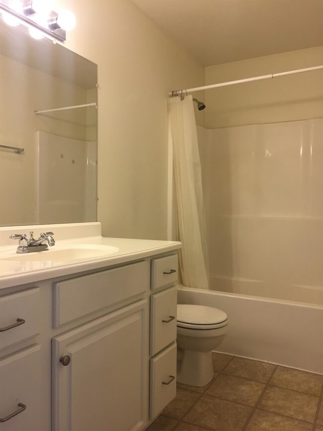 2903 N Reed Station Rd, De Soto, IL 62924 Townhome Rentals in De Soto