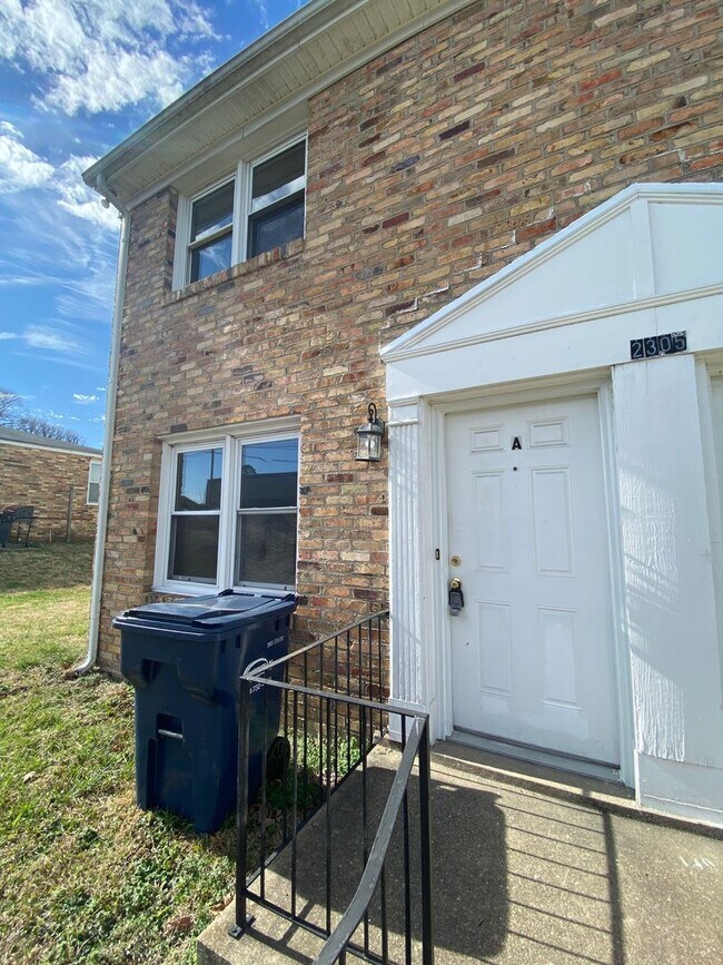 Foto del edificio - 2305 Poplar St