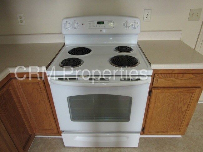 Building Photo - 1501 E Vaile Ave