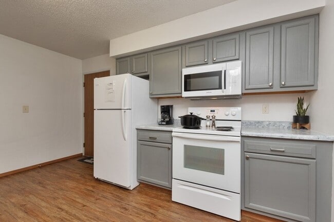 Interior Photo - 421 S Dodge St