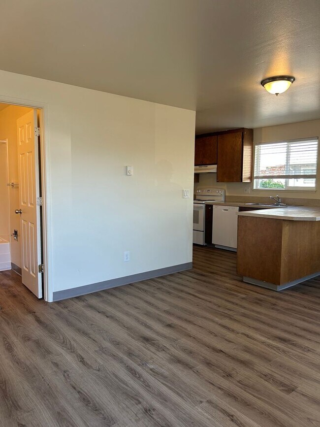 Foto del edificio - (526) Halpert Duplexes - 4 Bedroom / 2 Bathroom