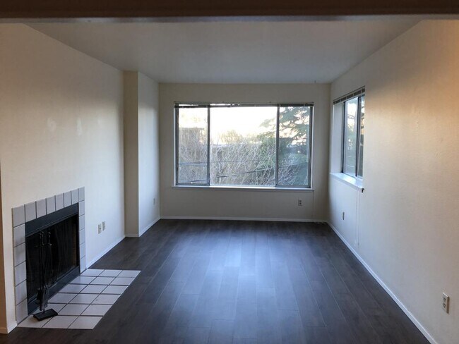 Building Photo - Magnolia Court Apartments - 1 bedroom + den
