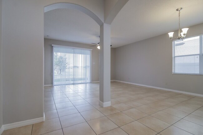 Building Photo - 738 Lake Biscayne Way