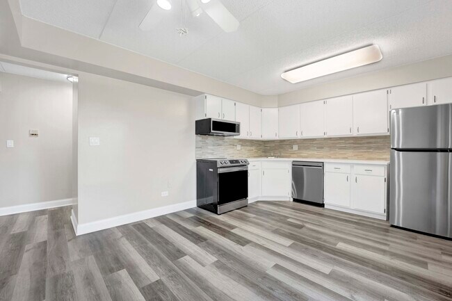 Building Photo - 621 Briar Hill Ln