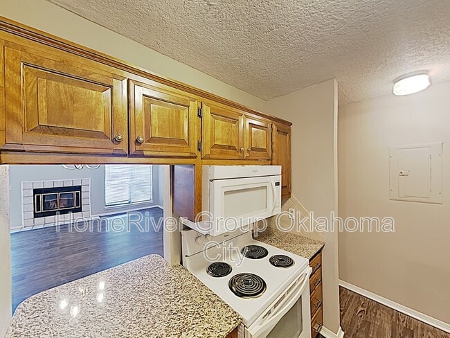 Building Photo - 1330 Hunters Ridge Rd