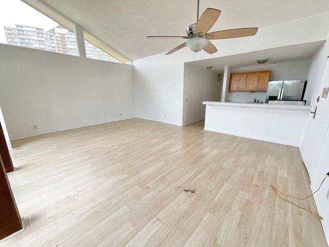 Building Photo - Available now, 3 Bedroom,1 Bath, 2 Parking...