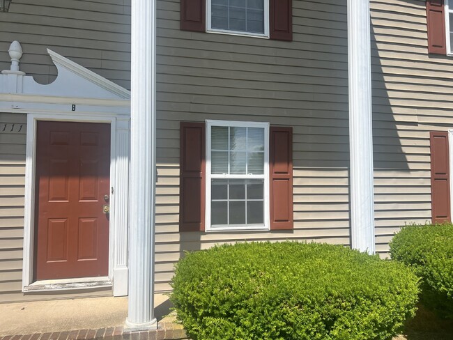 Building Photo - Charming 2-Bedroom Apartment at 111 Pennie...