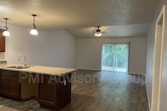Building Photo - 2713 SE Taurus Ct