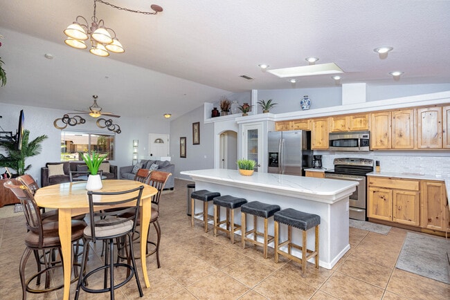 Building Photo - 3161 Newport Dr