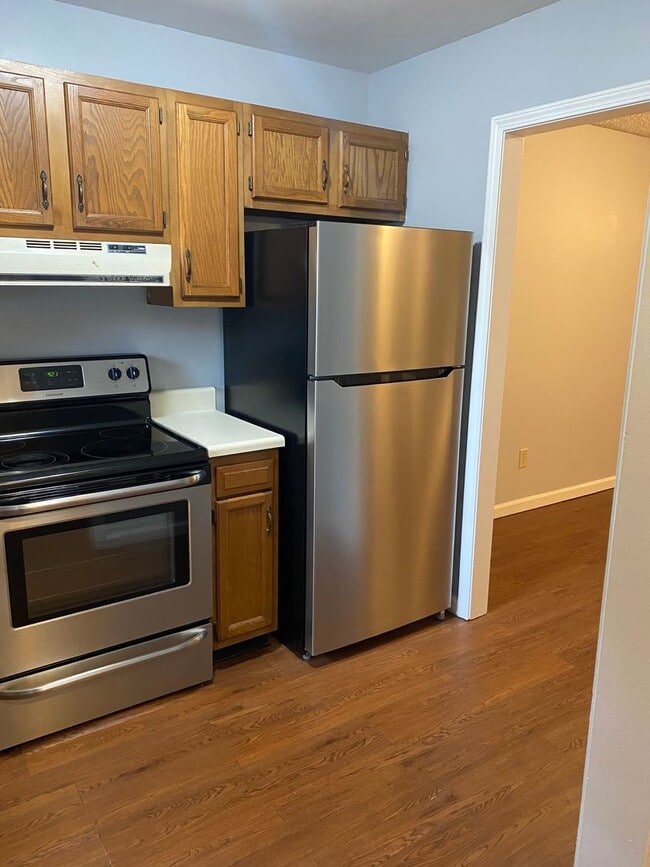 Building Photo - 2 bed 1 bath at Winfield Chase