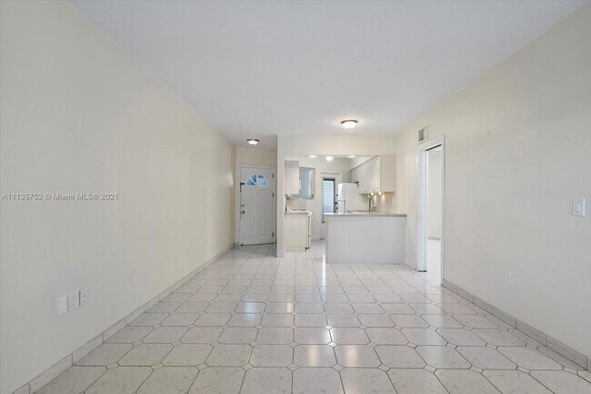 Building Photo - 1671 NE Miami Gardens Dr