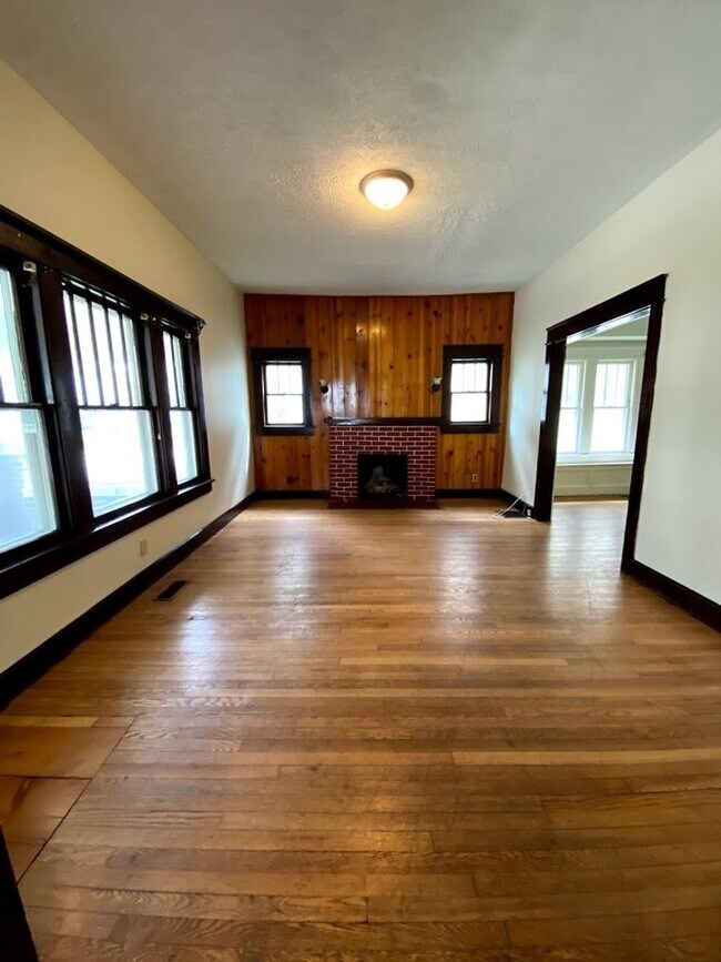 Foto del edificio - ****AVAILABLE AUGUST 2027**** 4 Bed House with 5 Person Occupancy