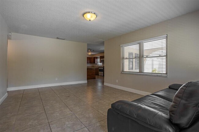 Foto del edificio - 3415 W Beach St