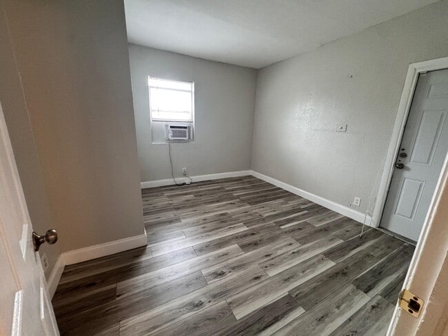 Foto del edificio - 1200 N Sapodilla Ave