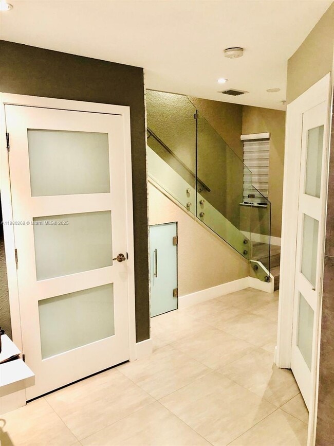 Foto del edificio - 10704 NW 88th Ave
