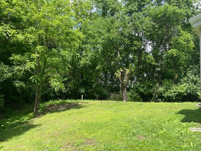 Building Photo - Comfortable 4-Bedroom Home in a Convenient...