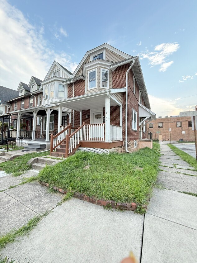 Primary Photo - 200 Nassau Pl