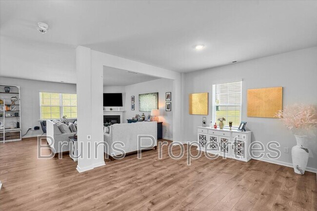 Building Photo - 349 Willowbrooke Way