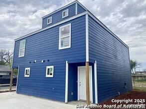 Building Photo - 3034 W Salinas
