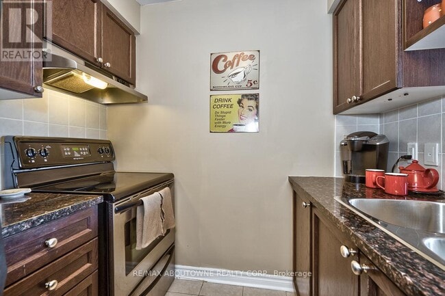 Building Photo - 2325 Central Park Dr