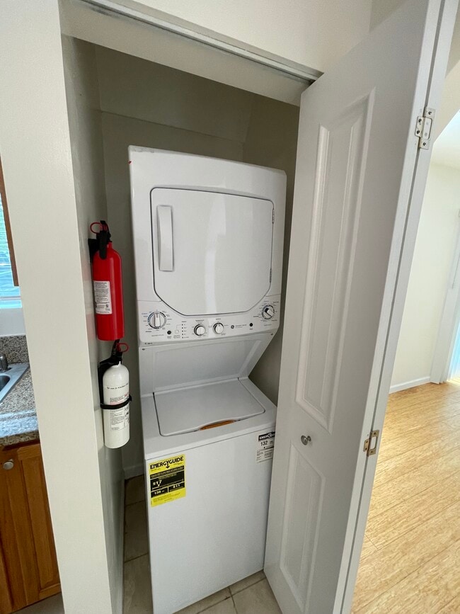 washer/dryer - 2601 28th St