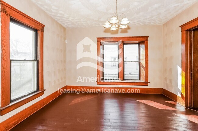 Building Photo - 715 Garfield St
