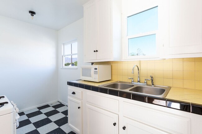 Fotografía del edificio - 4117 Edenhurst Ave