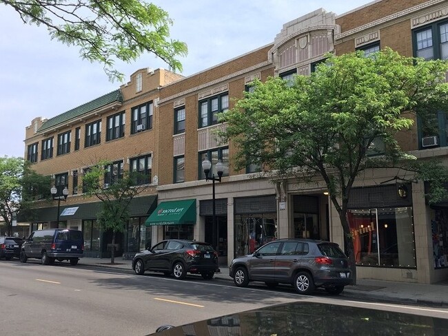 Building Photo - 4613 N Lincoln Ave